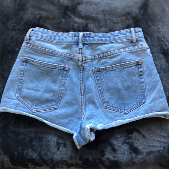 Cut-off Style Denim Shorts - Picture 2 of 6